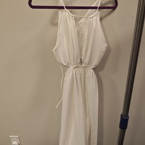 Elegant White Sleeveless Dress